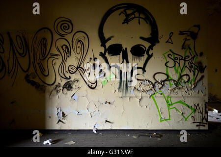 Chemnitz, Deutschland, Graffiti an der Wand in einem verlassenen Gebäude Stockfoto