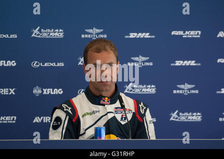 2016/06/05 gemacht Chiba, der Red Bull Air Race World Championship 2016 der 3. Haltestelle in Chiba, Japan. 2. Martin Sonka CZE (Fotos von Michael Steinebach/AFLO) Stockfoto