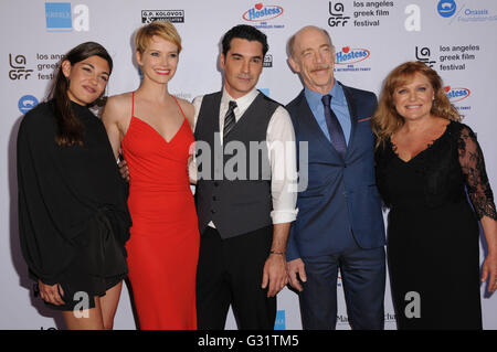 Hollywood, CA, USA. 5. Juni 2016. 5. Juni 2016 - Hollywood, Kalifornien - Niki Vakali, Andrea Osvart, Christopher Pakaliatis, j.k. Simmons, Maria Kavoyianni. Anreise für die 2016 statt LA griechischen Film Festival Premiere von "Worlds Apart" in der ägyptischen Theater. Bildnachweis: Birdie Thompson/AdMedia Credit: Birdie Thompson/AdMedia/ZUMA Draht/Alamy Live-Nachrichten Stockfoto