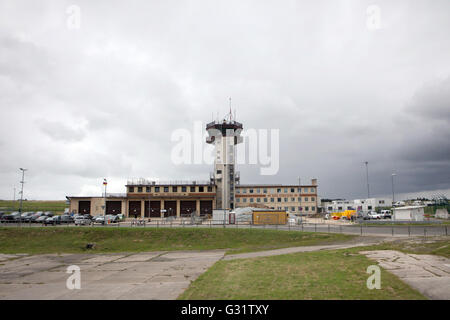 Lautzenhausen, Deutschland. 11. Juli 2012. Ein Flughafentower des Flughafens Frankfurt-Hahn ist in Lautzenhausen, Deutschland, 11. Juli 2012 abgebildet. Foto: Fredrik von Erichsen | weltweite Nutzung/Dpa/Alamy Live-Nachrichten Stockfoto