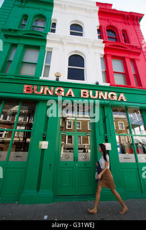 Battersea, London, UK. 6. Juni 2016. Die Eigentümer der Bunga Bunga eine italienische bar in Battersea, London unter dem Motto der Gebäudehülle mit einer Fett rot-weiß-grüne Farbgebung die Nationalfarben von Italien für das Jahr 2016 em Turnier in Frankreich gemalt haben und haben drohte mit rechtlichen Schritten von Wandsworth Rat über die ausgewählte Farbgebung. © Amer Stockfoto