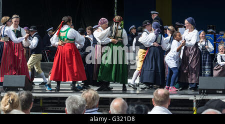 Malmö, Schweden. 6. Juni 2016. Schwedische Volkstänze durchführen während der Feier. Tommy Lindholm/Alamy Live-Nachrichten Stockfoto