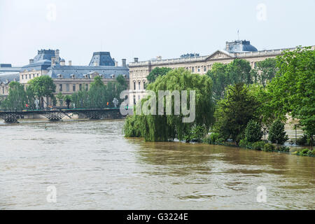 Paris, Frankreich. 6. Juni 2016. Flut Abnahme, Decrue De La Seine, Square du Vert Galant, Louvre, Pont des Arts, Paris, 06.06.2016 Kredit: Ignacio Gomez Vertrieb/Alamy Live News Stockfoto