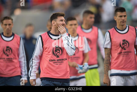 Santa Clara, USA. 6. Juni 2016. Argentiniens Lionel Messi (vorne) verlässt das Gericht nach die erste Hälfte der Copa America Centenario Gruppe D Spiel zwischen Argentinien und Chile im Levi's-Stadion in Santa Clara, Kalifornien, USA, 6. Juni 2016. Argentinien gewann mit 2: 1. Bildnachweis: Yang Lei/Xinhua/Alamy Live-Nachrichten Stockfoto