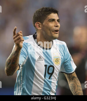 Santa Clara, USA. 6. Juni 2016. Argentiniens Ever Banega feiert nach seinem Tor bei der Copa America Centenario Gruppe D-Partie zwischen Argentinien und Chile im Levi's-Stadion in Santa Clara, Kalifornien, USA, 6. Juni 2016. Argentinien gewann mit 2: 1. Bildnachweis: Yang Lei/Xinhua/Alamy Live-Nachrichten Stockfoto