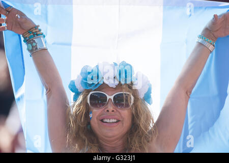 Santa Clara, USA. 6. Juni 2016. Ein Fan wartet auf die Copa America Centenario Gruppe D Spiel zwischen Argentinien und Chile im Levi's-Stadion in Santa Clara, Kalifornien, USA, 6. Juni 2016. Bildnachweis: Yang Lei/Xinhua/Alamy Live-Nachrichten Stockfoto