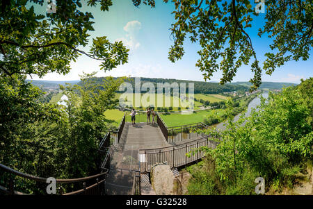 Blick von der Weser-Skywalk auf dem oberen Weser-Tal in der Nähe von Bad Karlshafen (Hessen), Deutschland, 5. Juni 2016. Foto: Thomas Eisenhuth - kein Draht-Dienst- Stockfoto