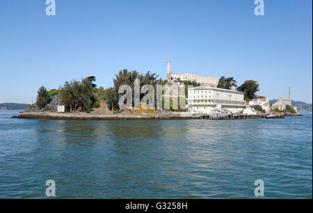 San Francisco, Kalifornien, USA. 29. Juni 2015. Die Gefängnis-Insel Alcatraz aus San Francisco, Kalifornien, USA, 29. Juni 2015. Die Bundesrepublik Gefängnis, auch bekannt als "The Rock", galt als unmöglich, durch das eiskalte Wasser und starken Strömungen von zu brechen. Es wurde am 21. März 2963 geschlossen. Alcatraz Insel ist ein Teil des Golden Gate National Seashore. Foto: Soeren Stache - Nr. Draht SERIVCE-/ Dpa/Alamy Live News Stockfoto
