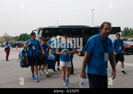 Salford, UK, 7. Juni 2016, der argentinische U20 Mannschaft an der A J Bell Stadium ankommen für ihr Spiel gegen Frankreich in der Welt Rugby U20 Meisterschaft 2016. Credit: Colin Edwards/Alamy leben Nachrichten Stockfoto