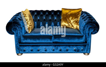 Blaues Sofa mit gelben Kissen isoliert Stockfoto