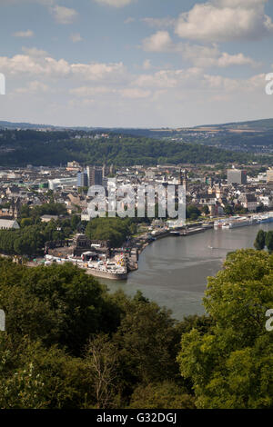 Blick auf Deutsches Eck Landzunge von Ehrenbreitstein Schloss, an den Rhein Koblenz Mosel aus gesehen Stockfoto