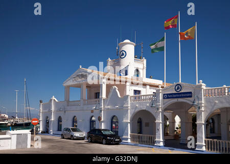 Gebäude der Hafen von Puerto Deportivo Marina, Benalmadena, Malaga Provinz, Costa Del Sol, Andalusien, Spanien, Europa Stockfoto