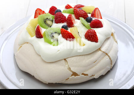 hausgemachte Pavlova, Baiser Kuchen, New Zealand australische dessert Stockfoto