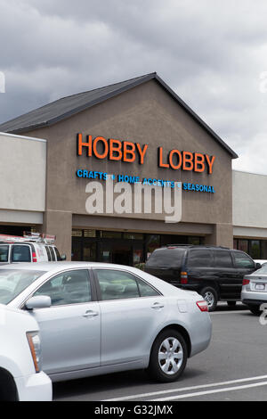 Hobby Lobby Kunsthandwerk Storefront Exterieur und Parkplatz Stockfoto