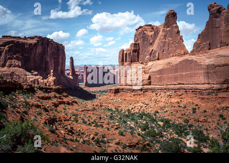 Park Avenue & Courthouse Towers im Arches-Nationalpark, Moab, Utah, USA Stockfoto