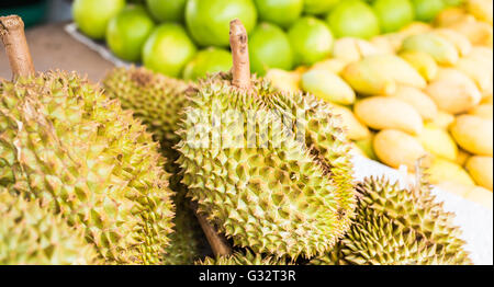 Durian auf dem Markt. Stockfoto