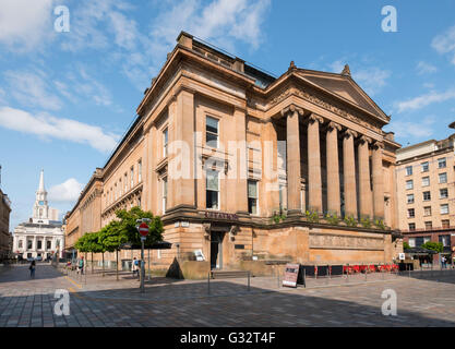 Ehemalige Sheriff Court Gebäude jetzt gemischte Nutzung Restaurant / bar und Apartment-Komplex in der Brunswick Street in Merchant City Glasg Stockfoto