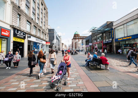 Blick auf belebten Argyll Straße eine beliebte Einkaufsstraße in Glasgow, Schottland, Vereinigtes Königreich Stockfoto