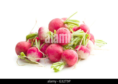 Frische Radieschen isoliert auf weißem Hintergrund. Gesundes Gemüse. Roten Radieschen. Stockfoto