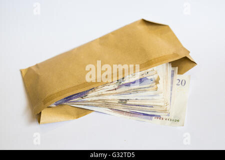 £1000 in gebrauchten zwanzig Pfund-Noten. Stockfoto