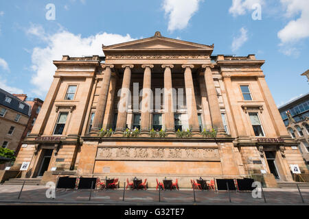 Ehemalige Sheriff Court Gebäude jetzt gemischte Nutzung Restaurant / bar und Apartment-Komplex in der Brunswick Street in Merchant City Glasg Stockfoto