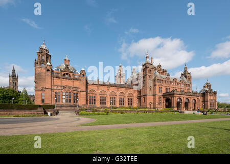 Außenseite des Kelvingrove Art Gallery and Museum im Kelvingrove Park im Westend von Glasgow, Schottland, Vereinigtes Königreich Stockfoto