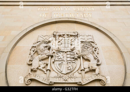 Außendekoration an Wänden außerhalb der High Court of Justiciary in Glasgow, Vereinigtes Königreich Stockfoto