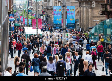 Ansicht der Käufer auf belebten Buchanan Street, beliebte Einkaufsstraße in zentralen Glasgow Vereinigtes Königreich Stockfoto