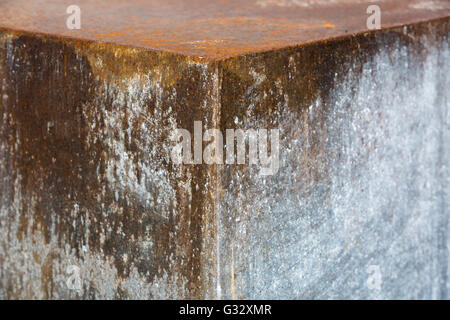 Detail von einem verwitterten Stahlkasten Stockfoto