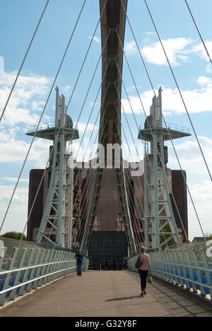 Centenary Bridge - Lifting Steg-Salford Quays Stockfoto