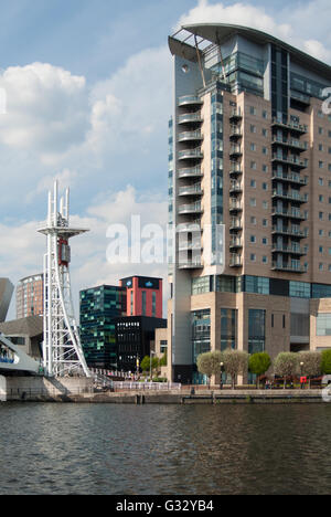 Gebäude an der Uferpromenade in Salford Quays, Manchester; Bestandteil der Medienstadt-UK-Entwicklung Stockfoto