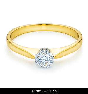 Gelb - Weißgold Ring mit Diamant auf weißem Hintergrund. Stockfoto