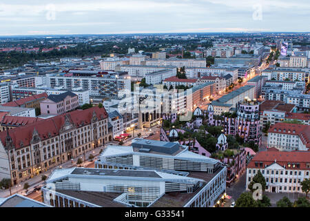 Magdeburg, Deutschland, Luftbild der Innenstadt in der Nacht Stockfoto