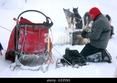 ? K skero, Finnland, Musher Pausen Stockfoto