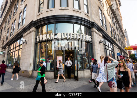New York, USA - 25. Mai 2016 - Urban Outfitters Exterieur, 14th Street und sechste Avenue in Manhattan. Stacy Walsh Rosenstock Stockfoto