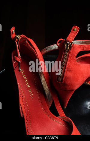 Rot Nubuk High Heel Schuhe von australischen Designer Alannah Hill Stockfoto