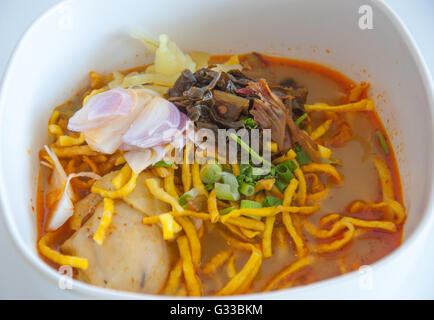 Eiernudeln in Chickencurry (Kao Soi Kai) Stockfoto