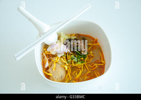 Eiernudeln in Chickencurry (Kao Soi Kai) Stockfoto