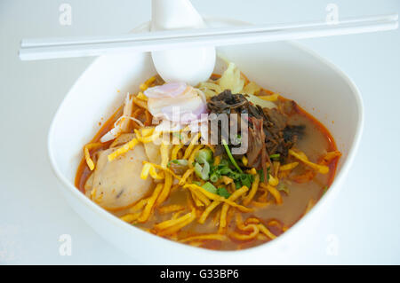 Eiernudeln in Chickencurry (Kao Soi Kai) Stockfoto