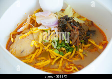 Eiernudeln in Chickencurry (Kao Soi Kai) Stockfoto