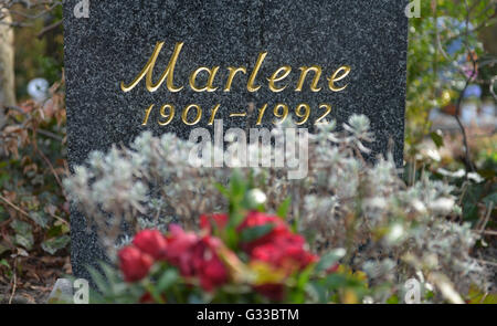 Schnappen Sie sich Marlene Dietrich, Kuenstlerfriedhof, Stubenrauchstrasse, Friedenau, Berlin, Deutschland / Künstlerfriedhof Stockfoto