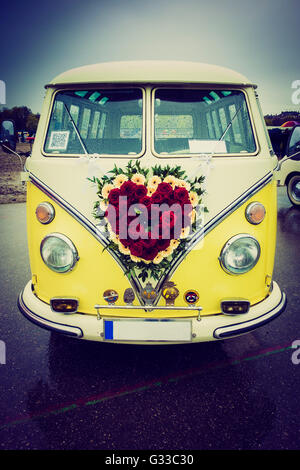 Blume Herz auf Vintage VW Bus Bulli Stockfoto