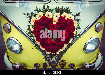 Blume Herz auf Vintage VW Bus Bulli Stockfoto