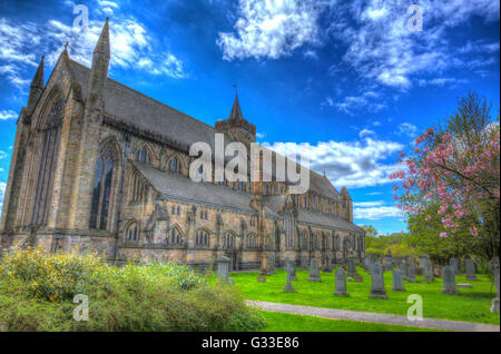 Dunblane Cathedral Scotland UK in der Nähe von Stirling mittelalterliche Kirche in bunte HDR Stockfoto