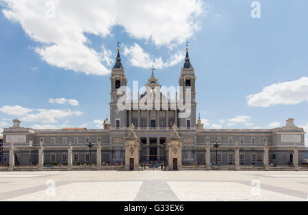 Kathedrale der Heiligen Maria der Royal La Almudena Santa María la Real De La Almudena Madrid Spanien Stockfoto