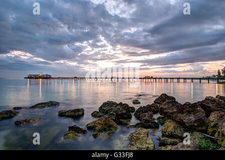 Sunrise an Anna Maria City Pier, Anna Maria Island, Florida Stockfoto