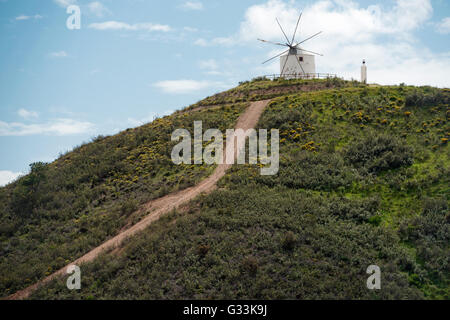 Alte verlassene Mühle in der Nähe von Silves Stadt, Algarve, Portugal Stockfoto