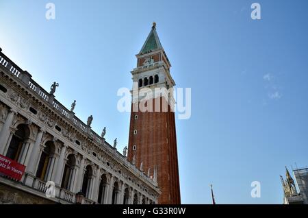 Markusturm am Markusplatz, Piazza San Marcos, Venedig Italien Stockfoto