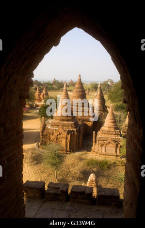 Landschaftlich über Bagan in Myanmar. Bagan ist eine alte Stadt mit Tausenden von historischen buddhistischen Tempeln und Stupas. Stockfoto