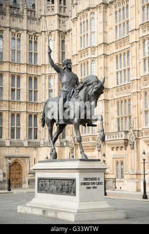 London, Vereinigtes Königreich - 5. Juni 2016: Statue von König Richard 1., Löwenherz. Vor dem britischen Parlament im Palace Stockfoto